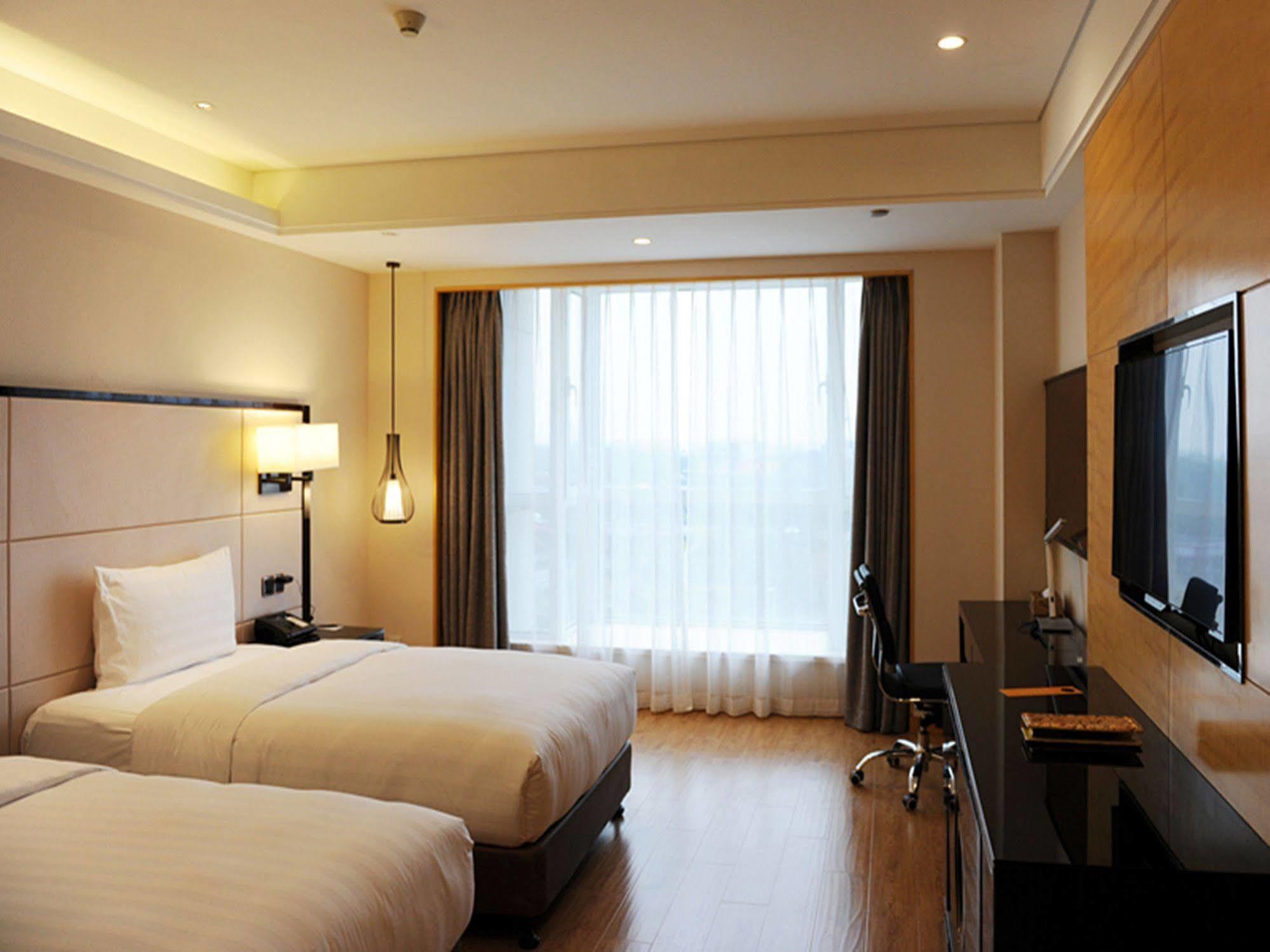 Pullman Qingdao Ziyue Hotel Exterior photo